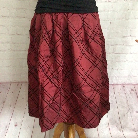 Dress Barn Collection Red and Black V-Neck Formal Dress - Size 12 - Picture 3 of 13